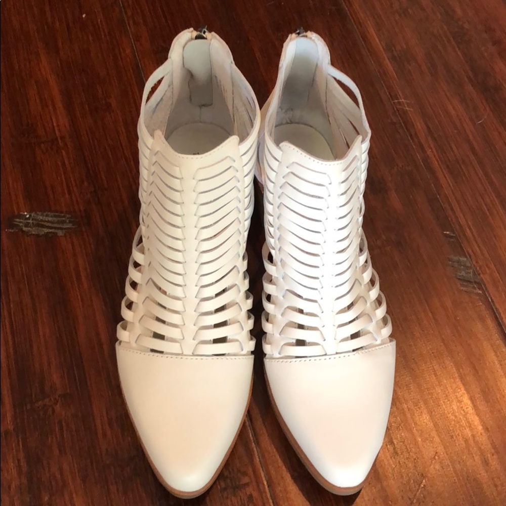 Treasure & bond white booties